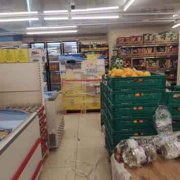 Konyaaltı Şok Market: Dağınık Reyonlar Ve Çürük Ürünler