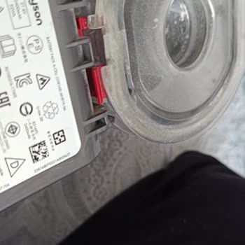 Dyson V8 Süpürge: Toz Haznesi Sorunu