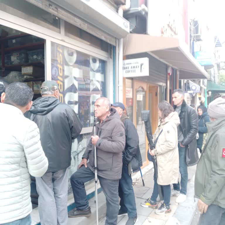 Üsküdar Cengiz Balıkçılık'ta Uzun Süreli Bekleme Ve Yetersiz Hizmet