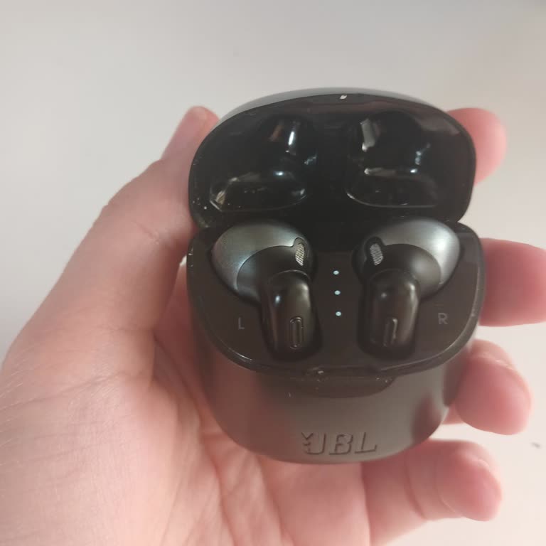 JBL 225 TWS Kulaklık Şarj Sorunu