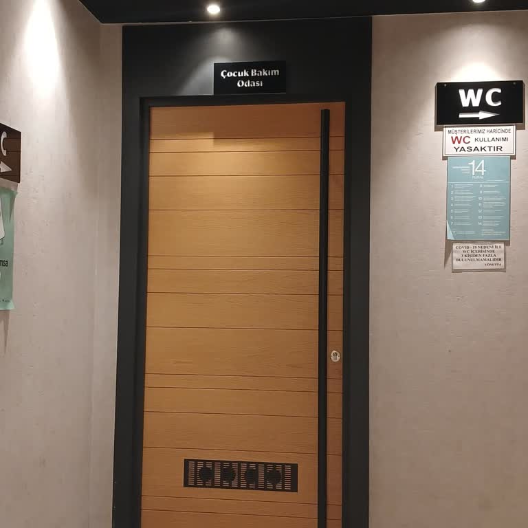 Çocuk Bakım Odasında Rahatsız Edici Temizlikçi Davranışı