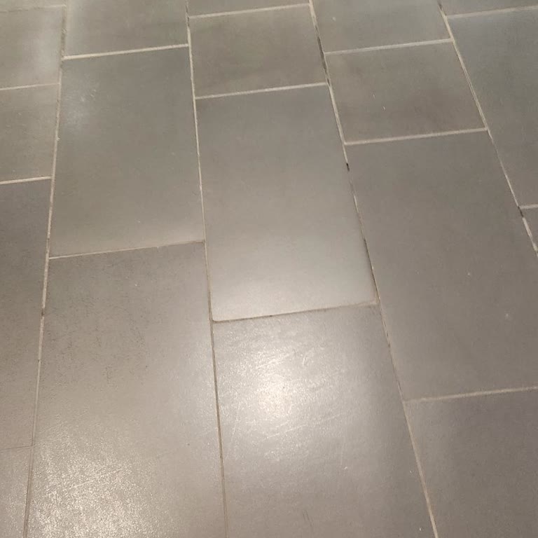 Garsonun Kaba Tavırları