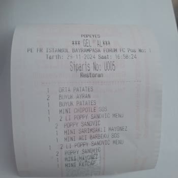 Popeyes'ta Dikkatsizlik: Sandviçte Kemikli Tavuk Sürprizi