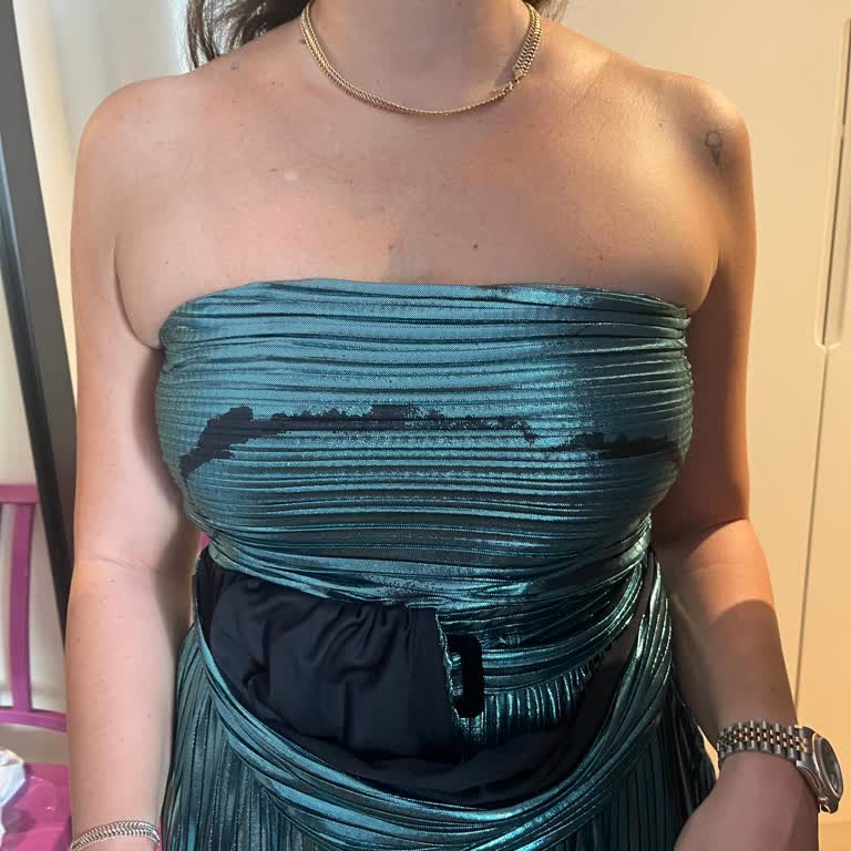 Nur Karaata Elbisesinde Beklenmedik Kumaş Sorunu