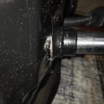 Dayanıksız Ofis Sandalyesi Ve İlgisiz Satıcı