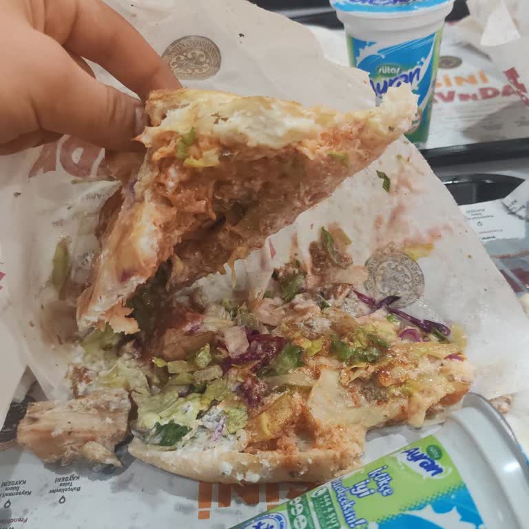 Sini Tavında Almış Olduğum Yemekler Çöp Denecek Kadar Bayattı