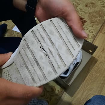 Kalitesiz Ayakkabı Ve Kötü Müşteri Hizmetleri