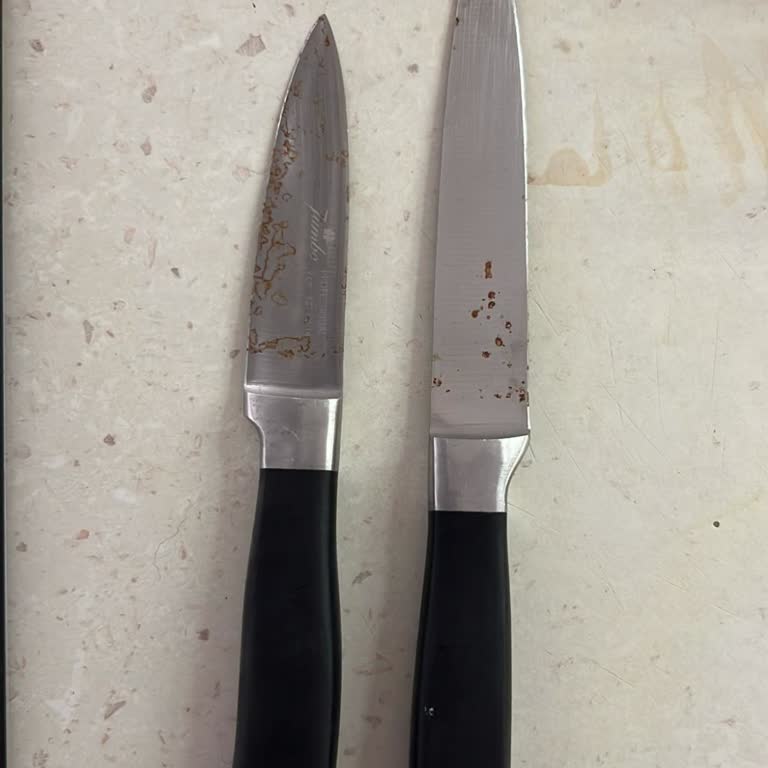 Paslanan Bıçak Seti Ve Mağaza İlgisizliği