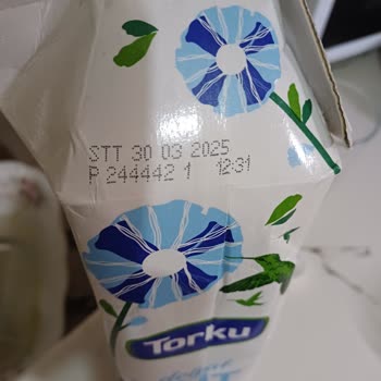 Tarihi Geçmemiş Süt Paketi Şişmiş Ve Bozulmuş