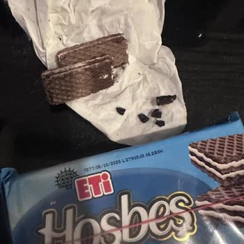 Hoşbeş Gofret İçinden Çıkan Tehlikeli Parçalar Şaşkınlık Yarattı