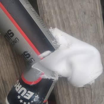 Bozuk Silikonlar Ve İlgisiz Satıcı