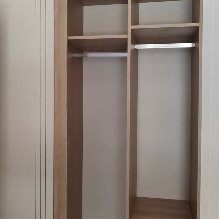 Gardırop Kapakları: Bekleyiş Çilesi