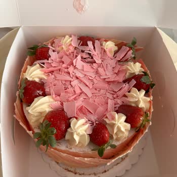 Hayal Kırıklığına Uğratan Yamulmuş Yaş Pasta