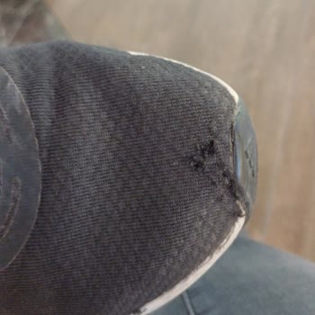 Adidas Ayakkabıda Beklenmedik Yırtılma Sorunu