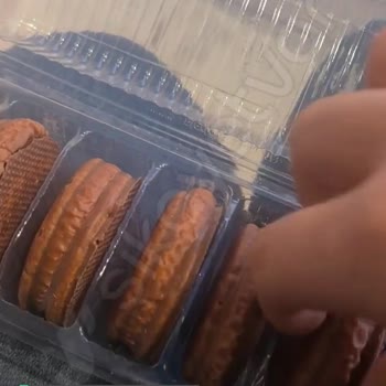 Luppo Sandviç Kekte Üst Çikolata Kaplaması Hiç Yok Denilecek Kadardı!