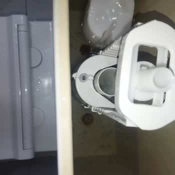 Paslanan Vidalarla Klozet Sorunu