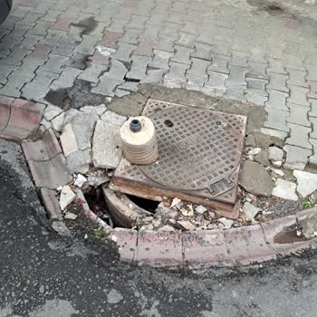Sancaktepe'de Tehlike Oluşturan İSKİ Kapağı