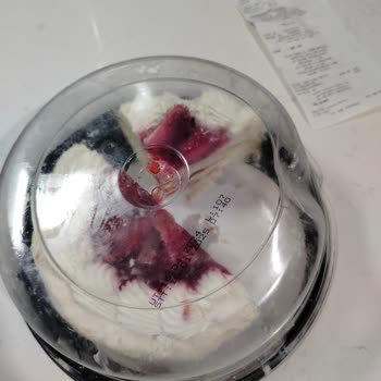 Bozuk Pasta Deneyimi: Çilekli Hayal Kırıklığı