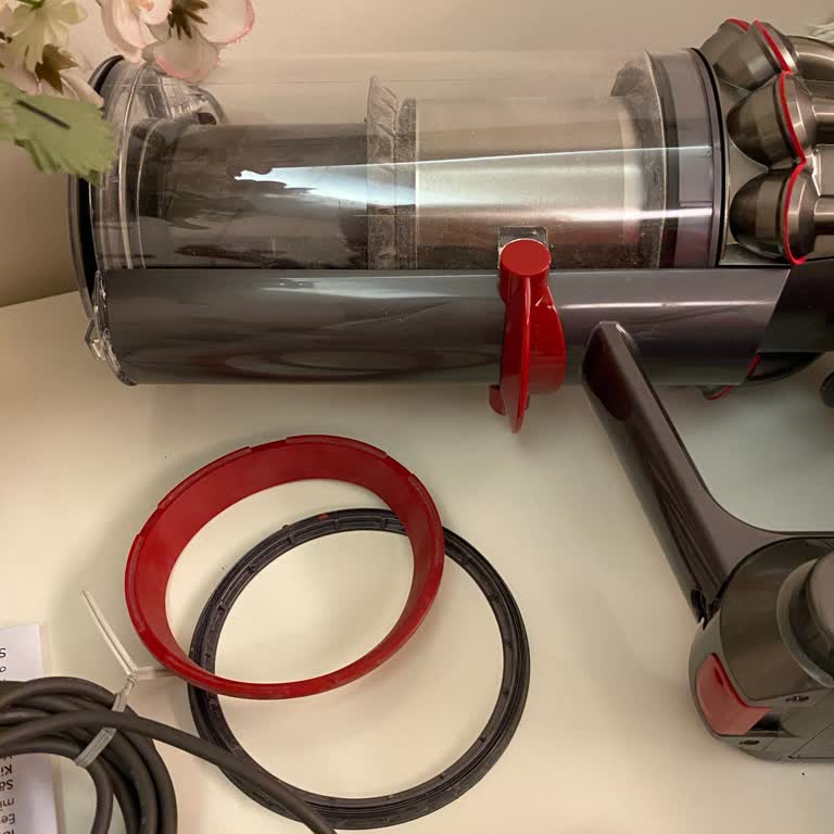 Dyson V15 Süpürge Toz Haznesi Lastik Sorunu