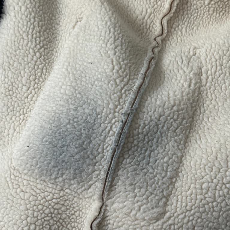 Mango'da Değişim Çilesi: Boya Veren Kot Pantolon