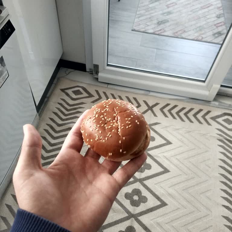 Burger King'den Pahalı Ve Küçük Hamburger Hayal Kırıklığı
