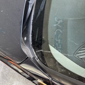 BMW F Serisi Araçlarda Kronik Ön Cam Fitili Sorunu