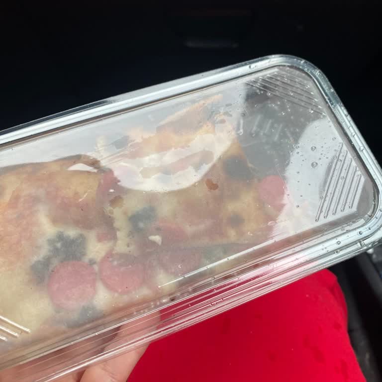 Pahalı Pizzanın Poşetsiz Teslimatı