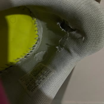 Adidas Ayakkabılarda Yırtılma Ve Şekil Bozukluğu Sorunu