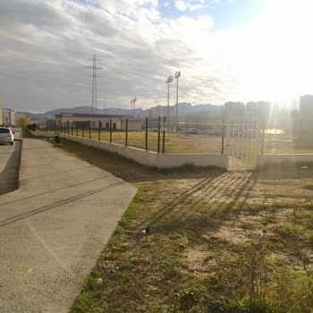 Karşıyaka Tesislerinde Tehlikeli Geçiş: Kapı Kapatma Kararı Yeniden Değerlendirilmeli