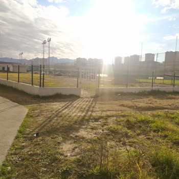 Karşıyaka Tesislerinde Tehlikeli Geçiş: Kapı Kapatma Kararı Yeniden Değerlendirilmeli