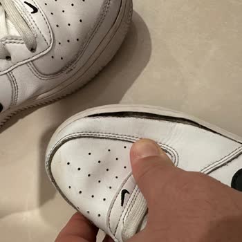 Aldığım Spor Ayakkabının Kenarları Açıldı Ve Mağaza Yardımcı Olmadı