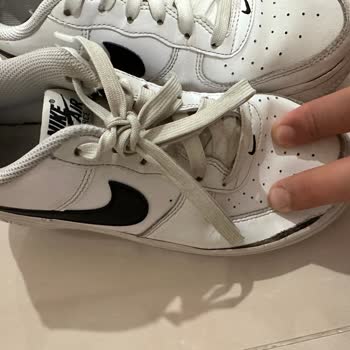 Aldığım Spor Ayakkabının Kenarları Açıldı Ve Mağaza Yardımcı Olmadı
