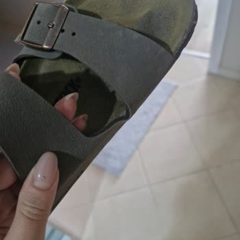 Боковая деформация кожи на Birkenstock после покупки