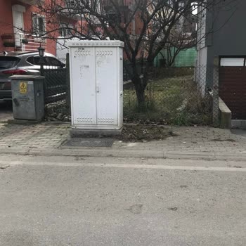 Türk Telekom Kutusu Nedeniyle Otopark Sıkıntısı