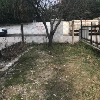 Türk Telekom Kutusu Nedeniyle Otopark Sıkıntısı