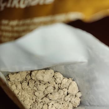 Bozuk Çikolata: Tarihi Geçmemiş Ama Kum Gibi