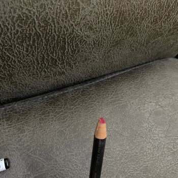 Kiko Dudak Kalemi Sürekli Kırılıyor