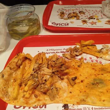 Öncü Döner Bayburt Şubesi'nde Hayal Kırıklığı: Bayat Ve Yanmış Ürünler