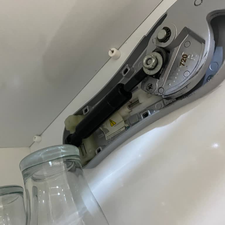 Dolap Kapağı Pistonları Sorunu: Kullanım Zorluğu Ve Yedek Parça Eksikliği