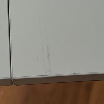 Kırık Mobilyalar Ve İlgisiz Hizmet