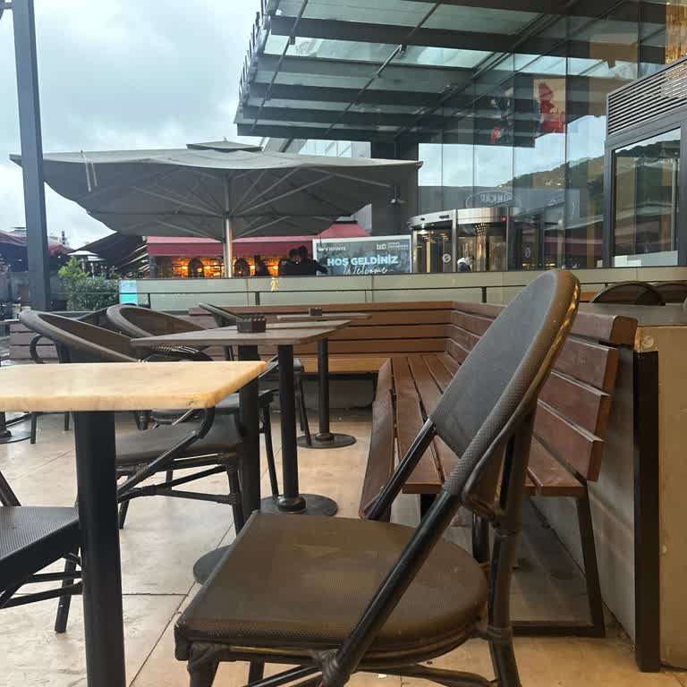 İstinye Üniversitesi Yağmurlu Günde Okul Kartı Unutmanın Bedeli