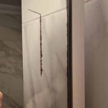 Kale Marka Banyo Dolabının Ayna Yapısı Bozuldu