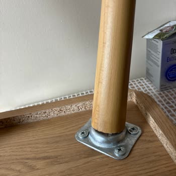 Evidea'dan Aldığım Masa Takımının Taburesi Sorun Çıkarıyor