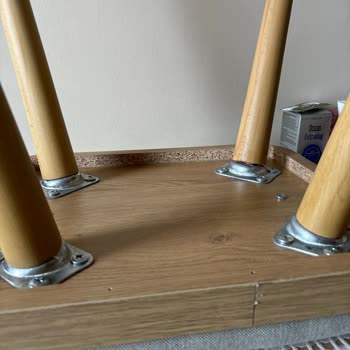 Evidea'dan Aldığım Masa Takımının Taburesi Sorun Çıkarıyor