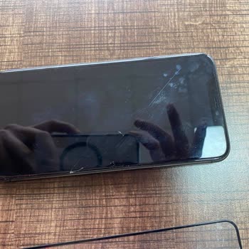 Garantili Değişim Sonrası Çatlayan Ekran Ve İlgisiz Hizmet