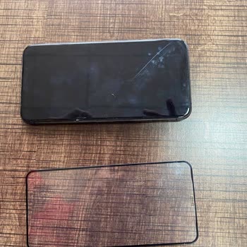 Garantili Değişim Sonrası Çatlayan Ekran Ve İlgisiz Hizmet