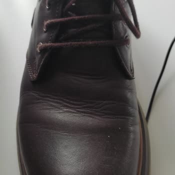 Fabrika Marka Ayakkabı: 5 Kere Giyildi, Tabanı Yarıldı!