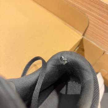 Adidas Ayakkabının Sorunları Ve FLO Mağazasının Yanıtı