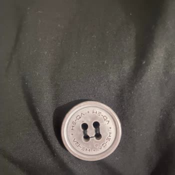 Trençkot Düğmeleri Yıkama Sonrası Renk Değiştirdi