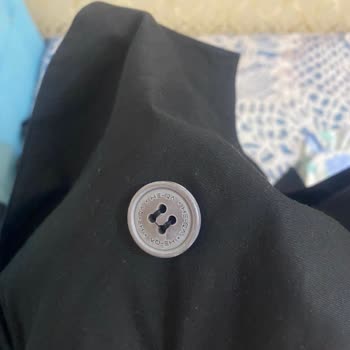 Trençkot Düğmeleri Yıkama Sonrası Renk Değiştirdi